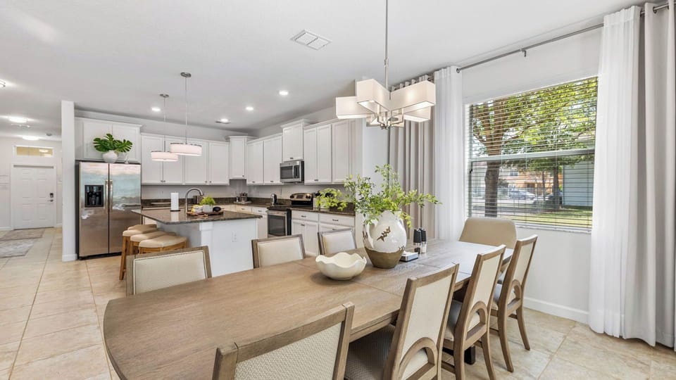 House (6 Bedrooms) | Interior