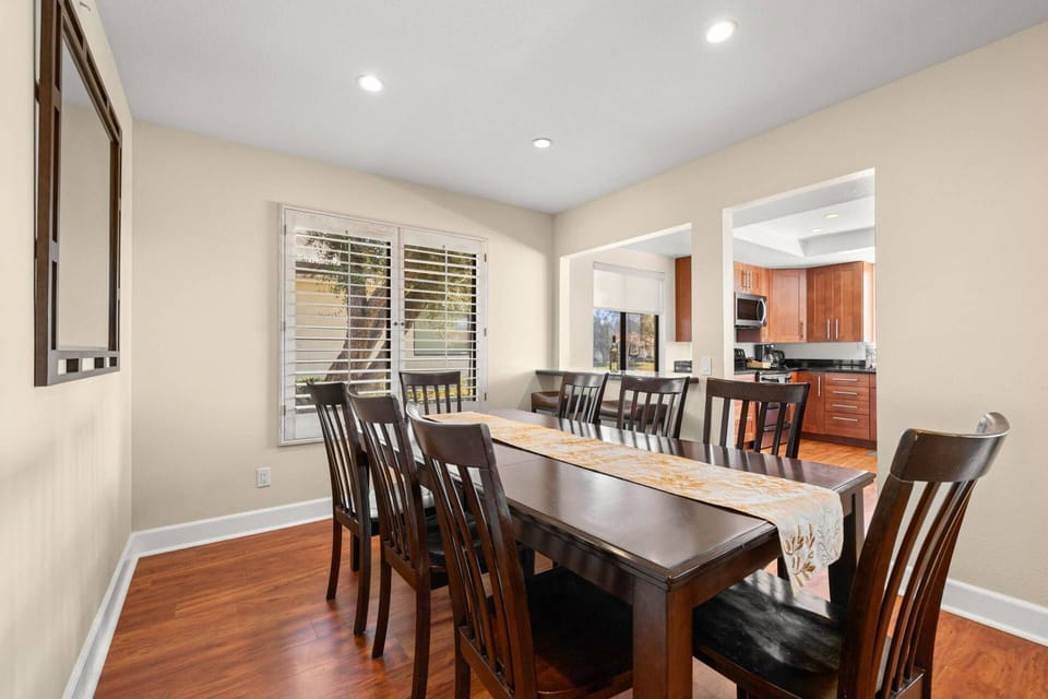 Dining Area for 8