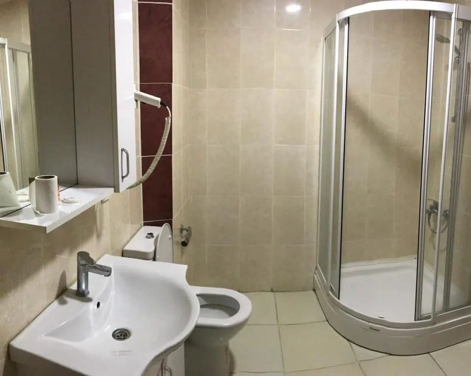 Comfort Twin Room, City View | Bathroom | Shower, hair dryer, towels, soap