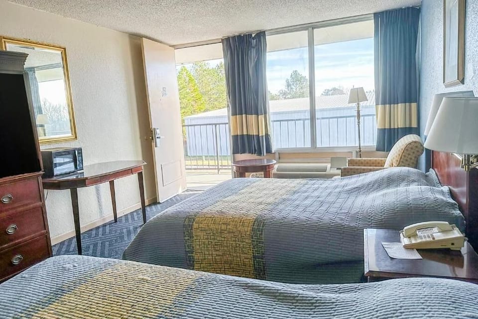 Double Room, Courtyard View | Desk, laptop workspace, iron/ironing board, WiFi (free)