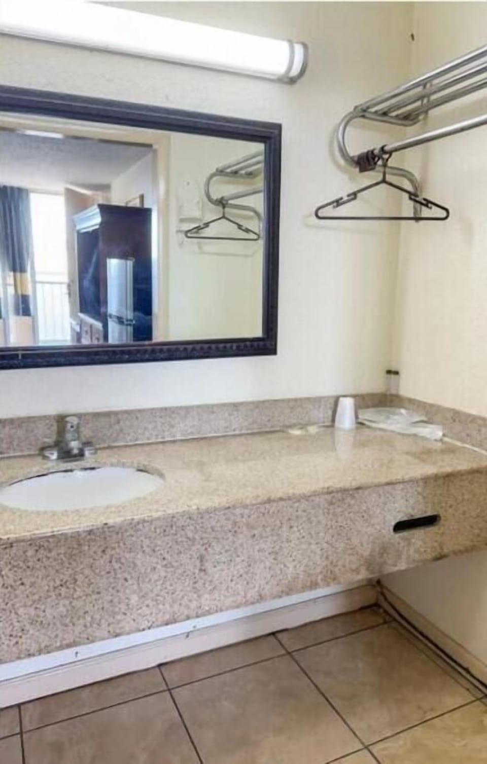 Double Room, Courtyard View | Bathroom | Combined shower/tub, free toiletries, hair dryer, towels