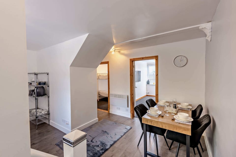 The Coach House, Worthing - Host & Stay