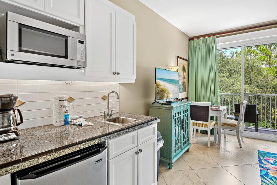 Condo, 1 Queen Bed with Sofa bed (Lasata 3315) | Private kitchen