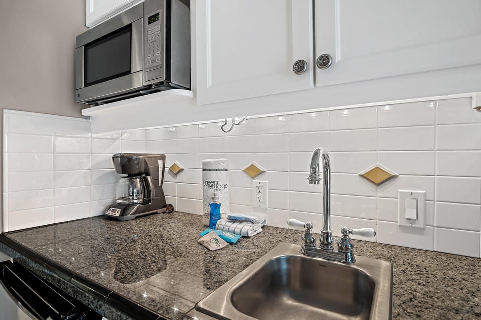 Condo, 1 Queen Bed with Sofa bed (Lasata 3315) | Private kitchen