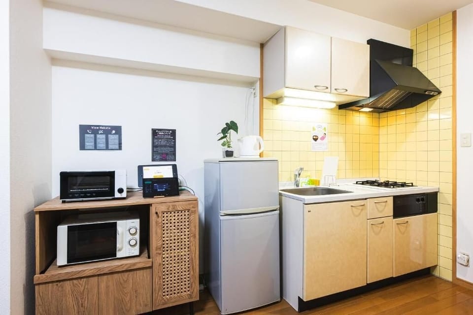 Deluxe Room | Private kitchen | Fridge, microwave, stovetop, electric kettle