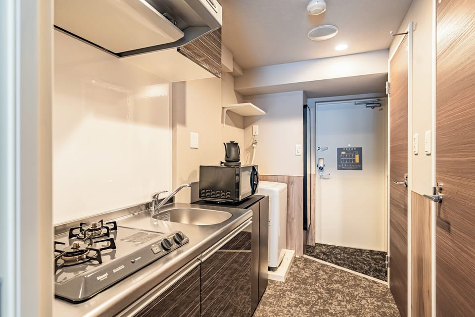 Standard Triple Room, Balcony, City View | Private kitchen | Fridge, microwave, stovetop, cookware/dishes/utensils