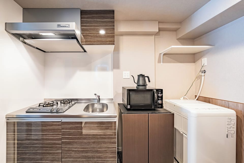 Standard Triple Room, Balcony, City View | Private kitchen | Fridge, microwave, stovetop, cookware/dishes/utensils