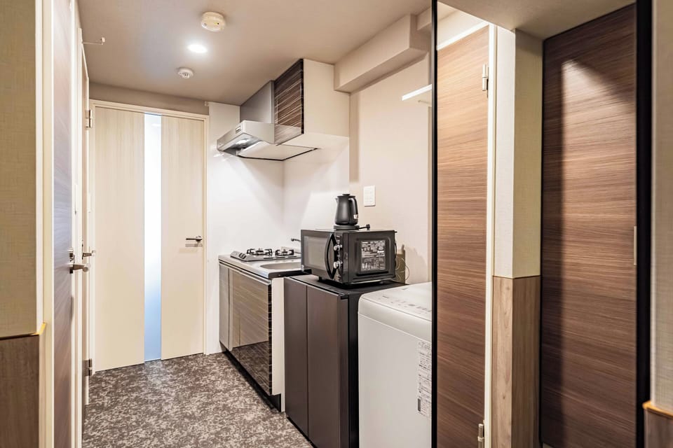 Standard Triple Room, Balcony, City View | Private kitchen | Fridge, microwave, stovetop, cookware/dishes/utensils