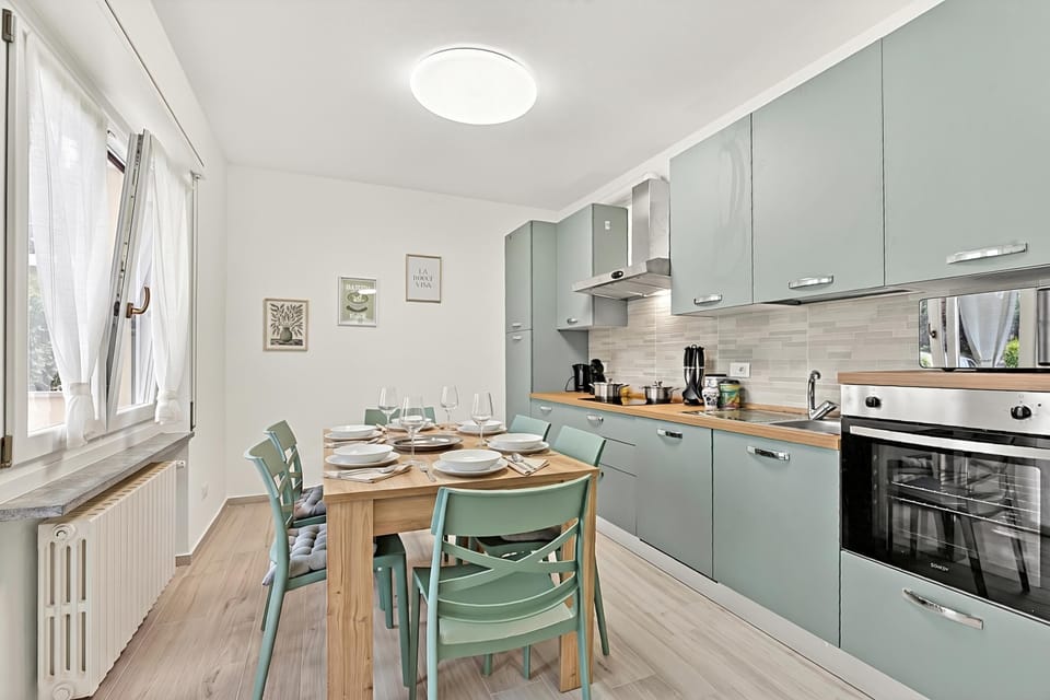 Family Apartment, 3 Bedrooms, 2 Bathrooms, Lakeside (Diamond Lake Apartment 13918) | Private kitchen