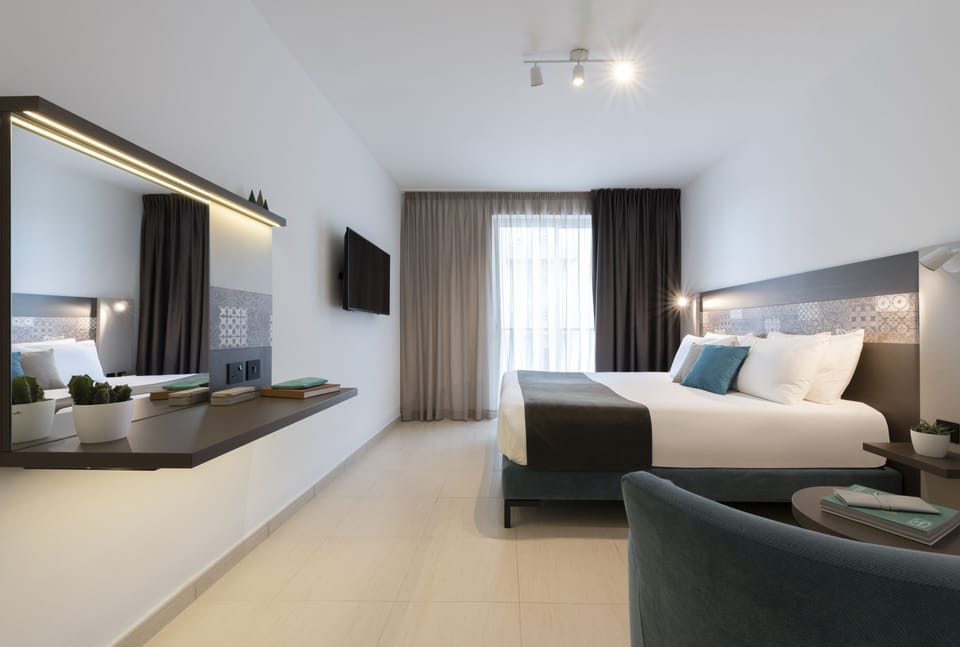 In-room safe, desk, soundproofing, iron/ironing board