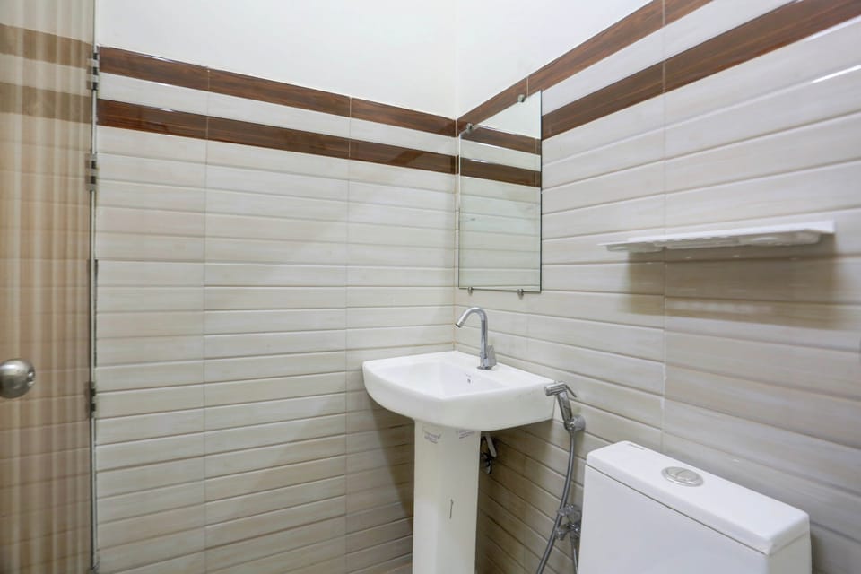 Shower, free toiletries, towels, soap