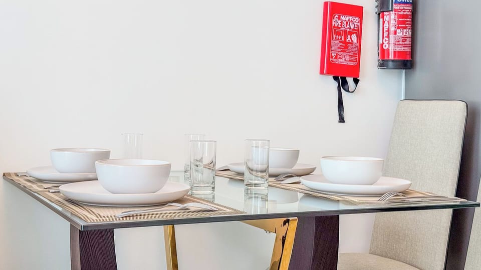 Studio, Balcony, City View | Dining room