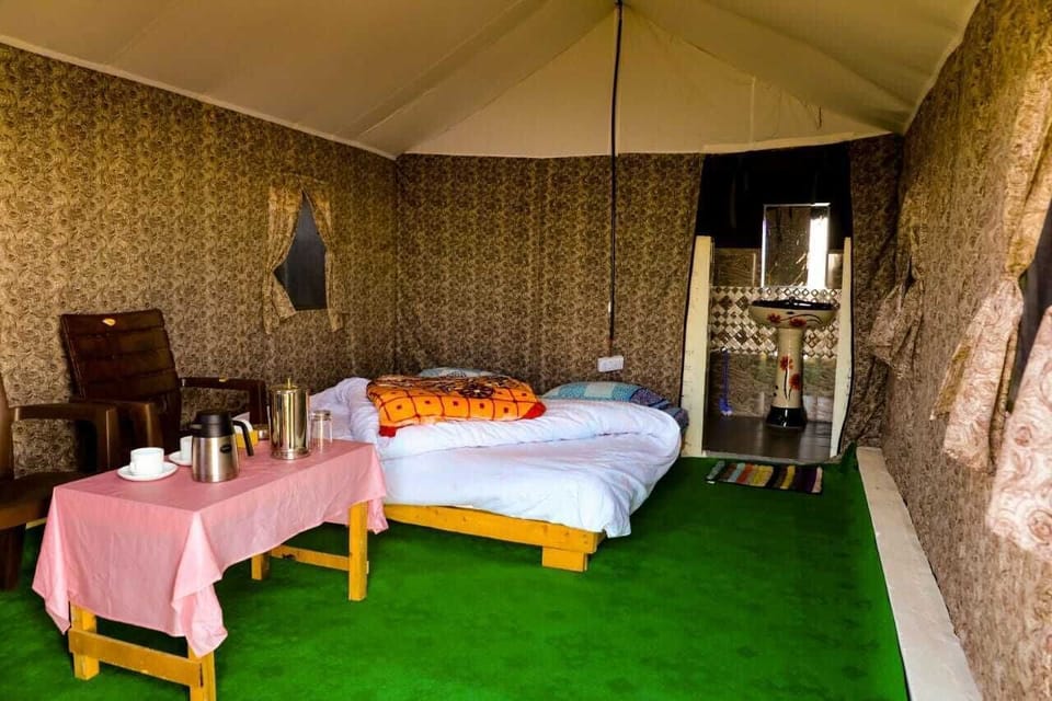 Deluxe Room | Rollaway beds (surcharge), WiFi (free), bed sheets