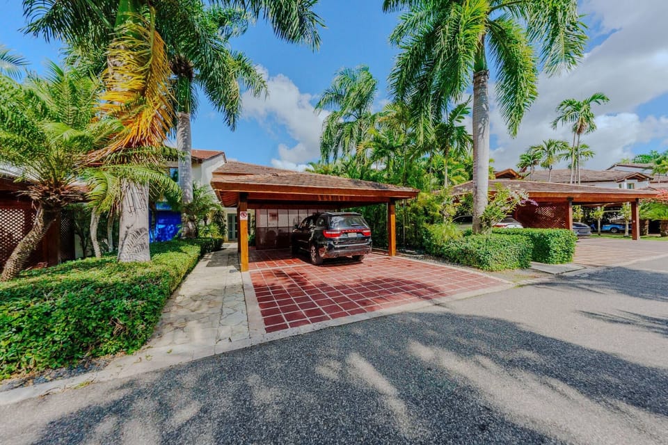 House, 3 Bedrooms, Private Pool | Parking | Limited parking