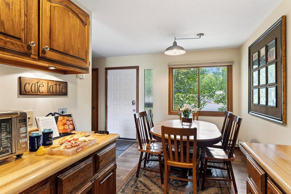 Dining area adjacent to the fully equipped kitchen.