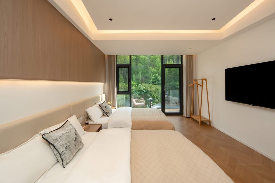 Comfort Double or Twin Room, Hot Tub, Courtyard Area | Premium bedding, minibar (free items), WiFi (free)