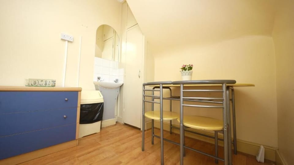 Basic Double Room, 1 Double Bed, Non Smoking, Patio | Interior