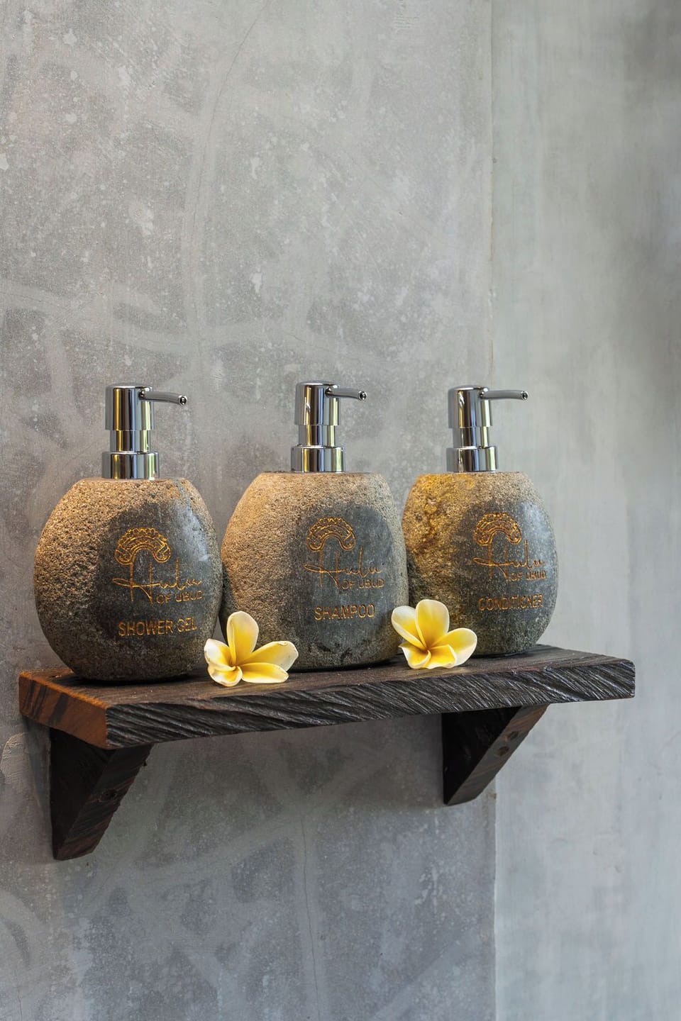 Separate tub and shower, free toiletries, hair dryer, slippers