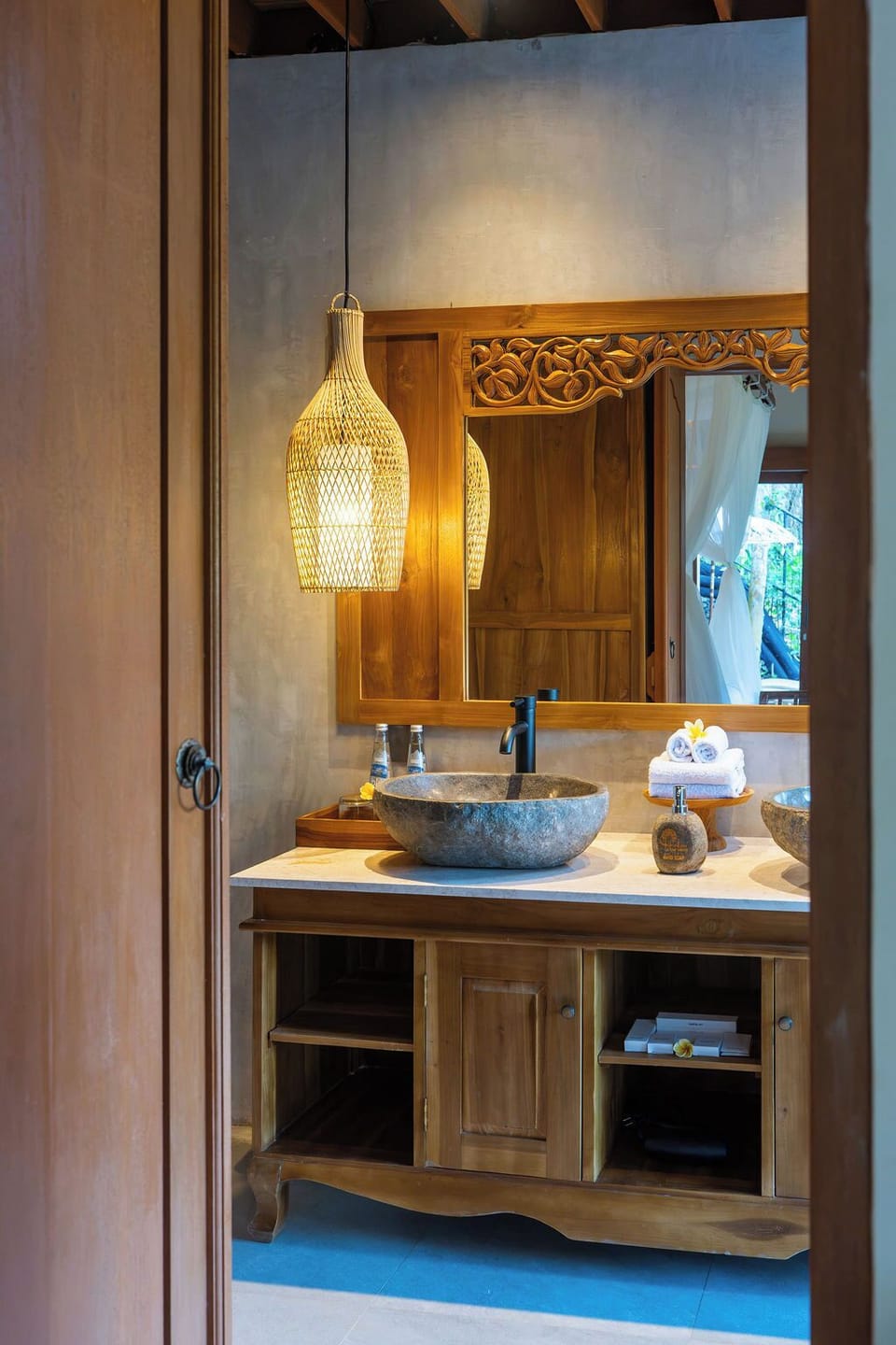 Separate tub and shower, free toiletries, hair dryer, slippers