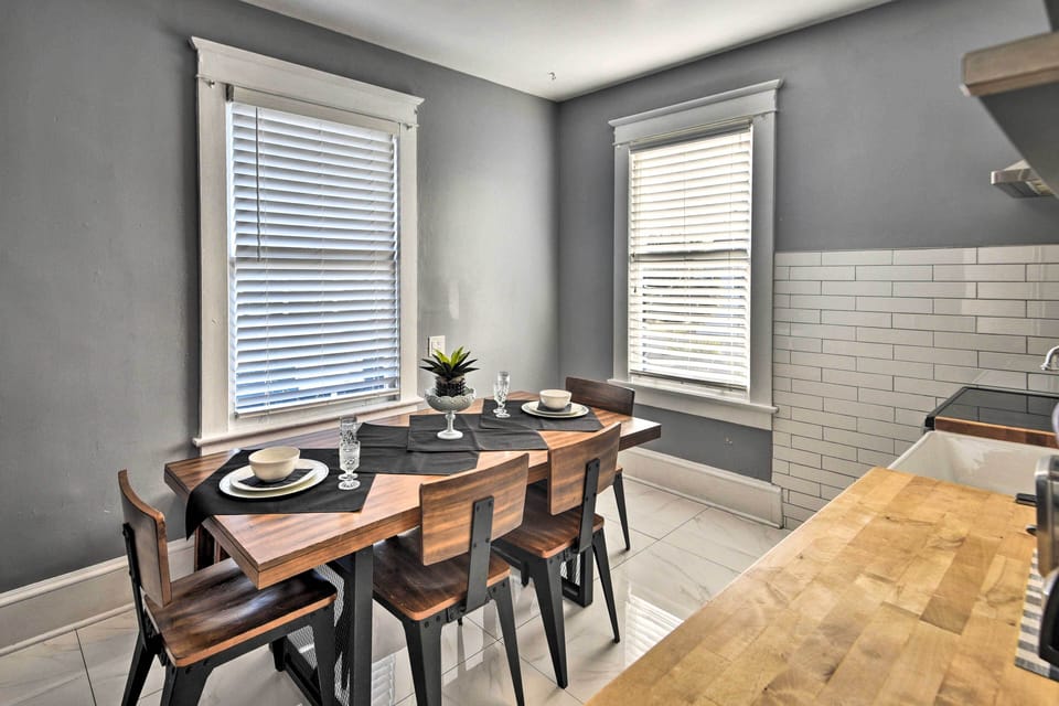 Upper Level | Dining Area | Dishes & Flatware Provided