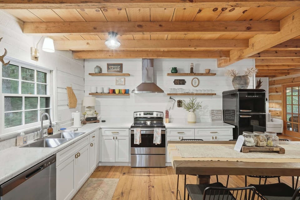 A kitchen built for hearty meals and easy mornings