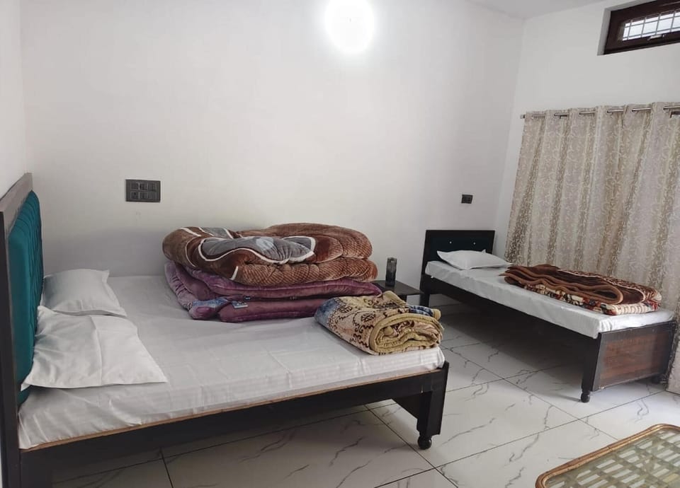 Triple Room | Rollaway beds (surcharge), bed sheets