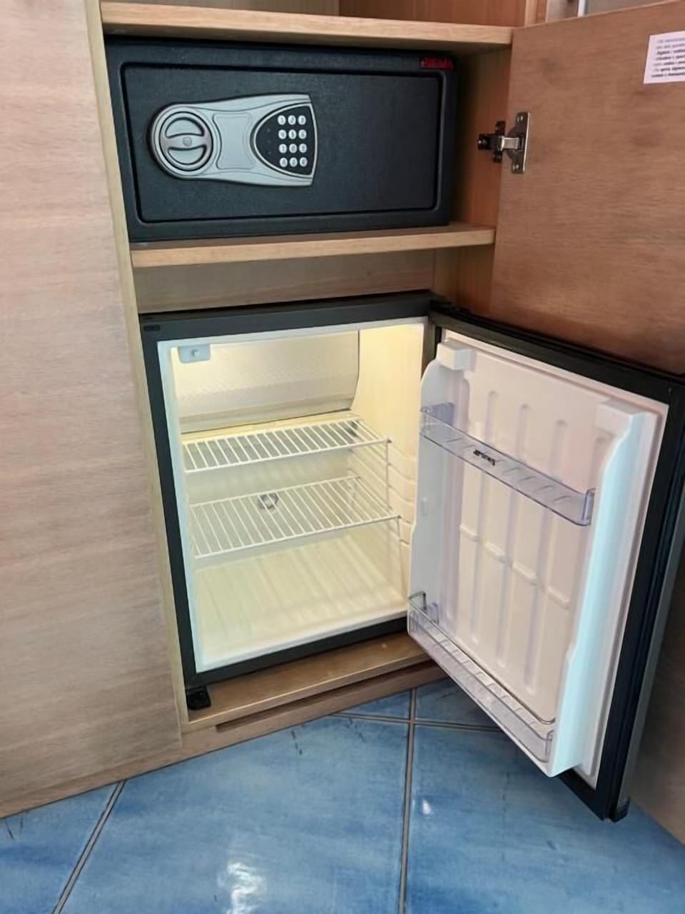 Deluxe Triple Room, Balcony, Sea View | Mini-refrigerator