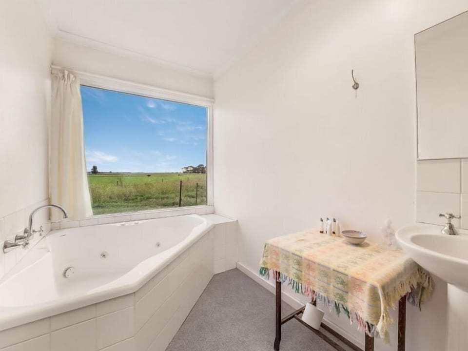 Jetted tub