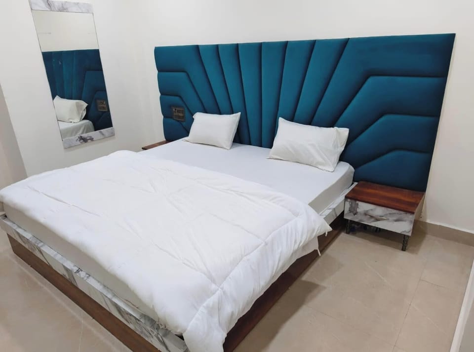 Deluxe Room, City View | In-room safe, desk, laptop workspace, soundproofing