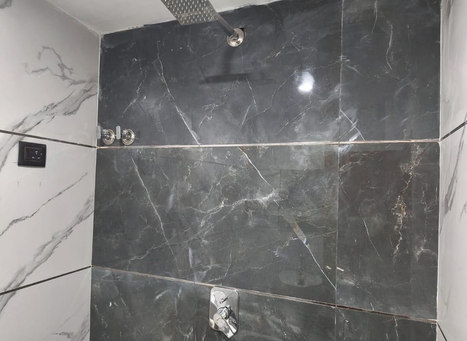 Deluxe Room, City View | Bathroom | Free toiletries, slippers, towels, soap