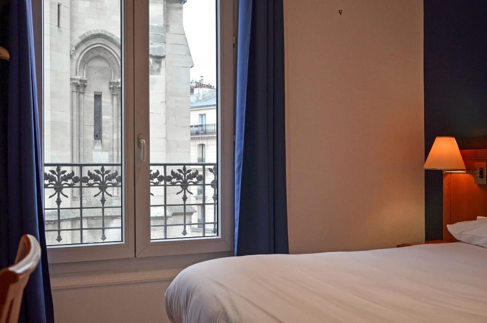 Double Room | In-room safe, desk, free WiFi, bed sheets