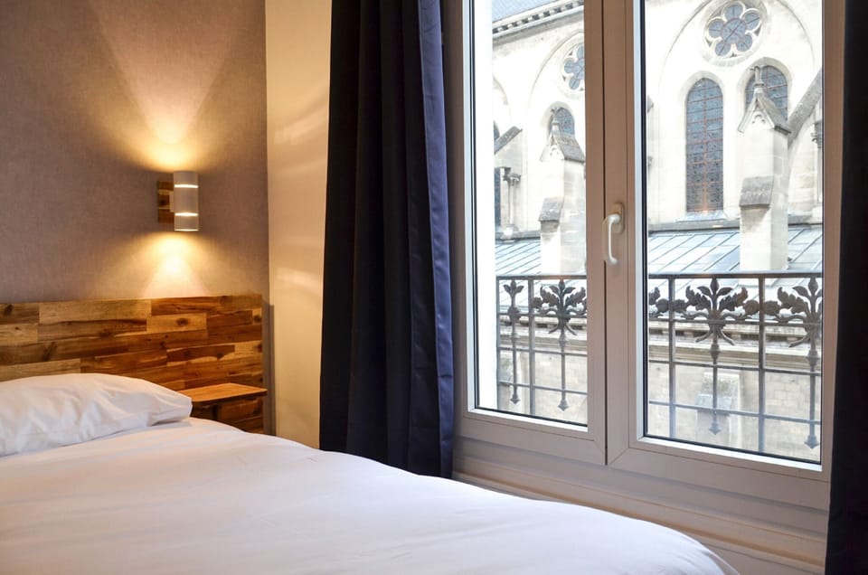 Double Room | In-room safe, desk, free WiFi, bed sheets
