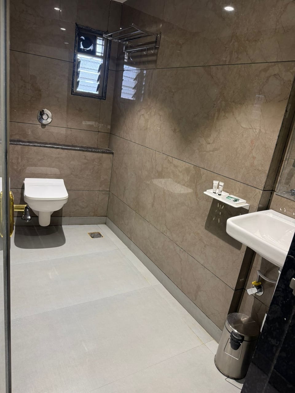 Suite, Balcony, City View | Bathroom