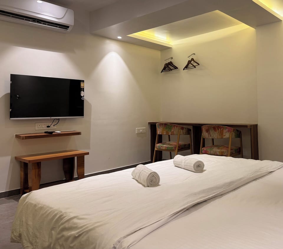 Suite, Balcony, City View | WiFi (free), bed sheets