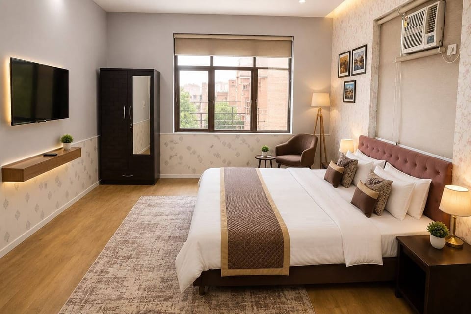 Deluxe Double Room | In-room safe, soundproofing, WiFi (free)