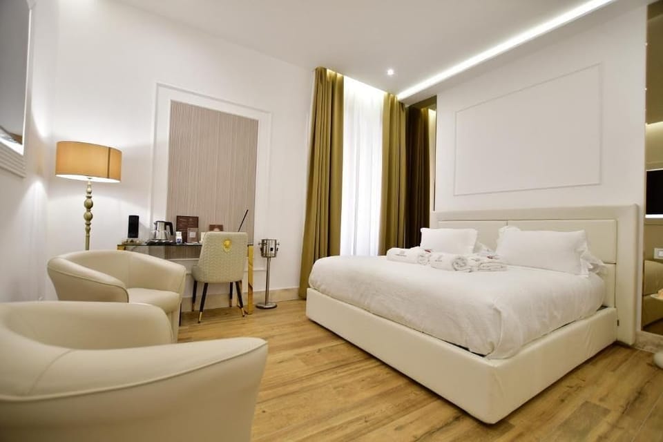 Comfort Suite, 1 King Bed, Non Smoking, City View | In-room safe, blackout drapes, soundproofing