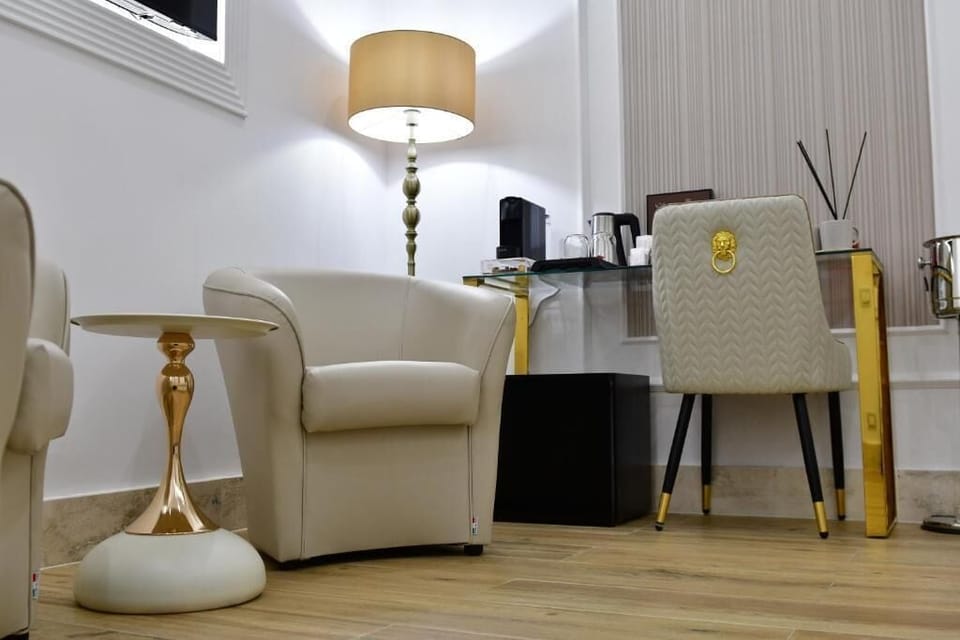 Comfort Suite, 1 King Bed, Non Smoking, City View | In-room safe, blackout drapes, soundproofing