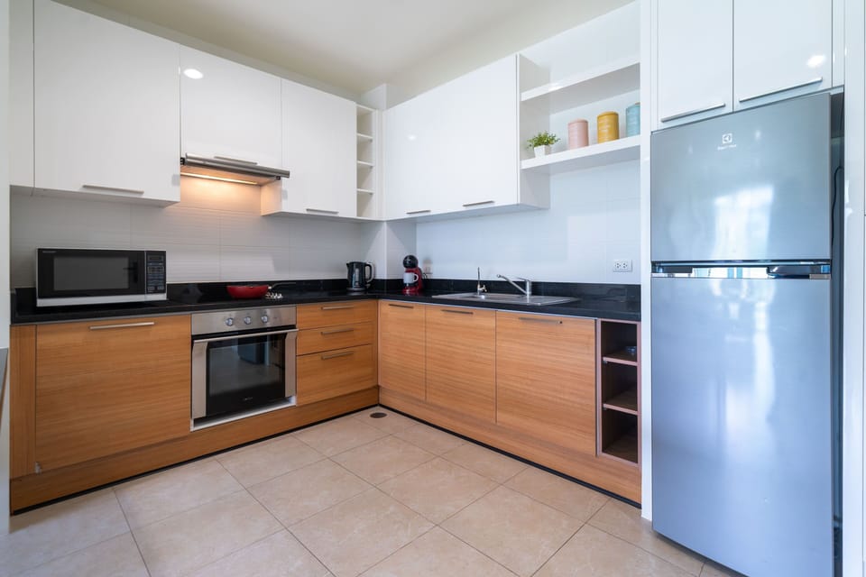 Apartment, 3 Bedrooms, Partial Sea View | Private kitchen | Highchair