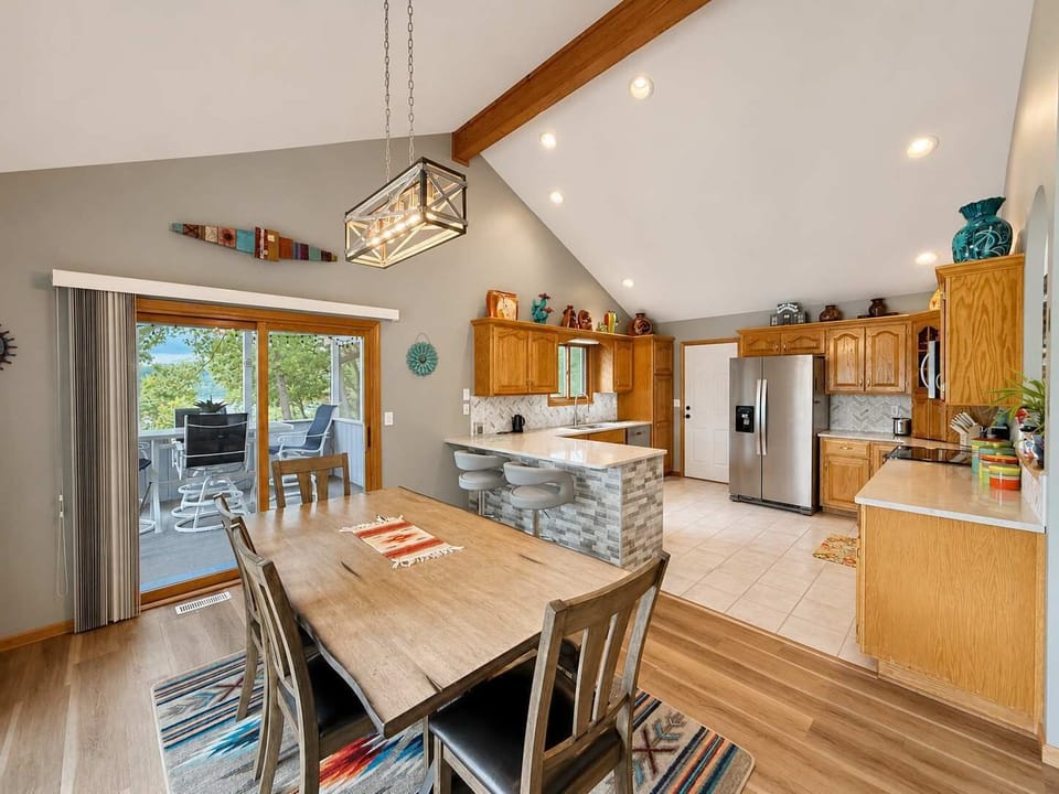 House, Multiple Beds (Making Waves) | Private kitchen | Coffee/tea maker