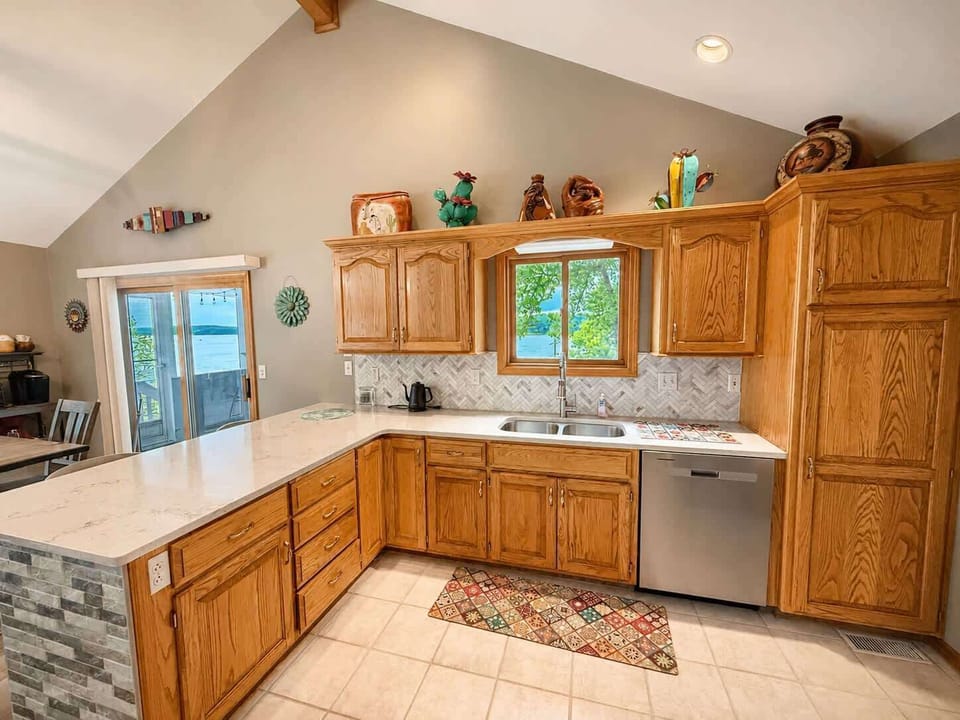 House, Multiple Beds (Making Waves) | Private kitchen | Coffee/tea maker