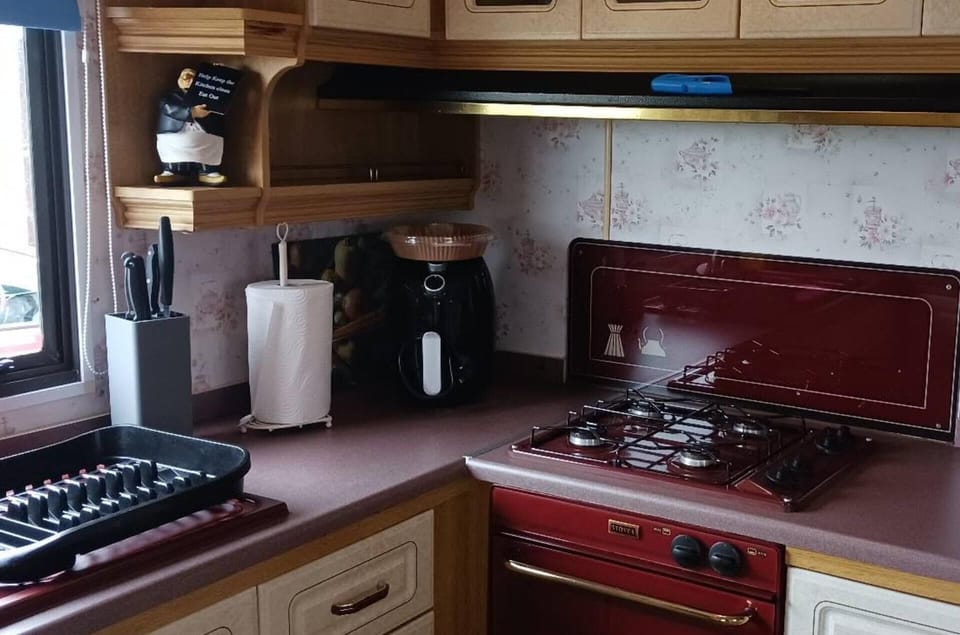 Fridge, microwave, oven