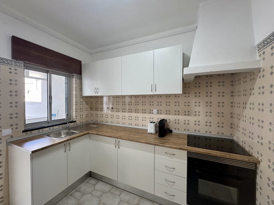 Coffee/tea maker, microwave