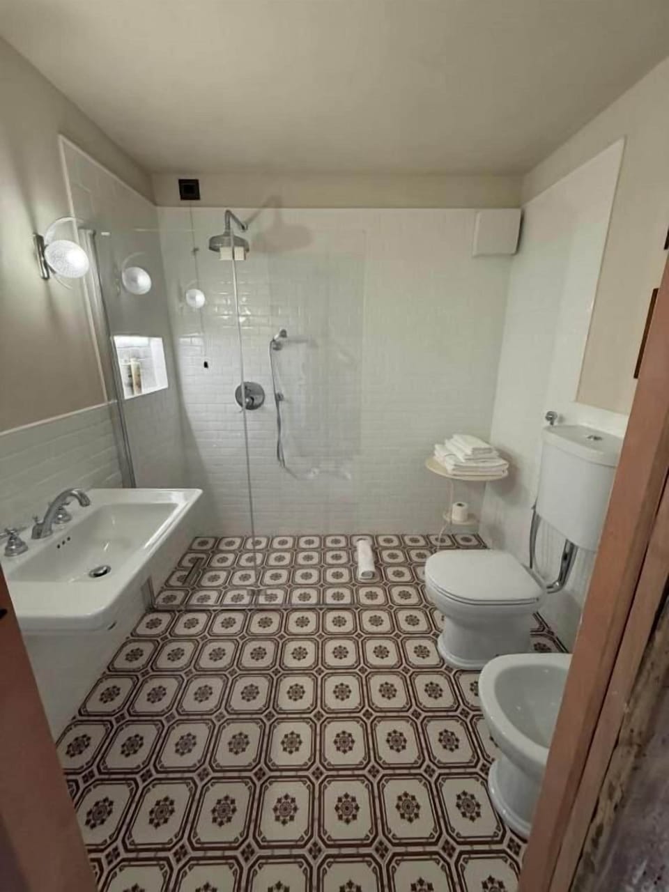 Deluxe Double or Twin Room, Garden View | Bathroom