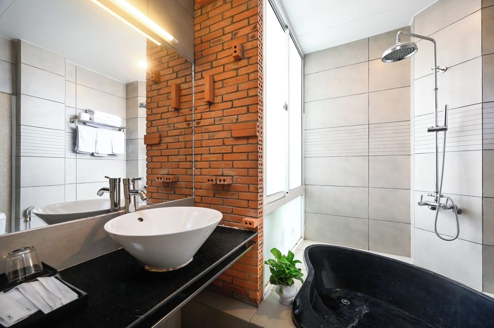 Executive Triple Room, Garden View | Bathroom | Shower, rainfall showerhead, designer toiletries, hair dryer