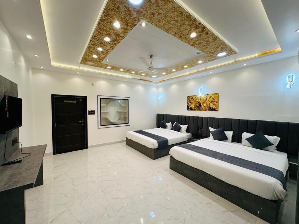 Family room  | Memory foam beds, in-room safe, blackout drapes, WiFi (free)