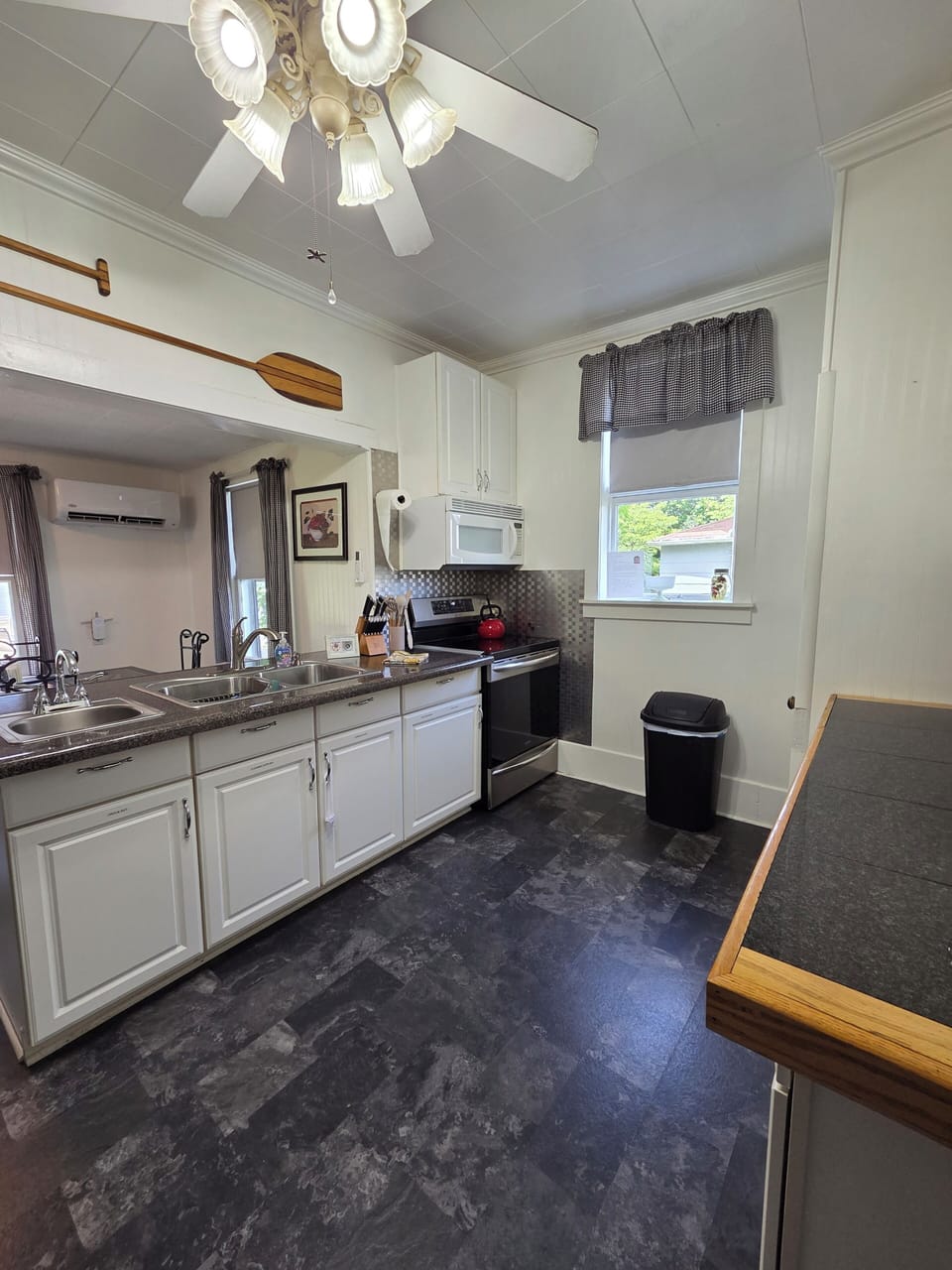 Kitchen counter and range