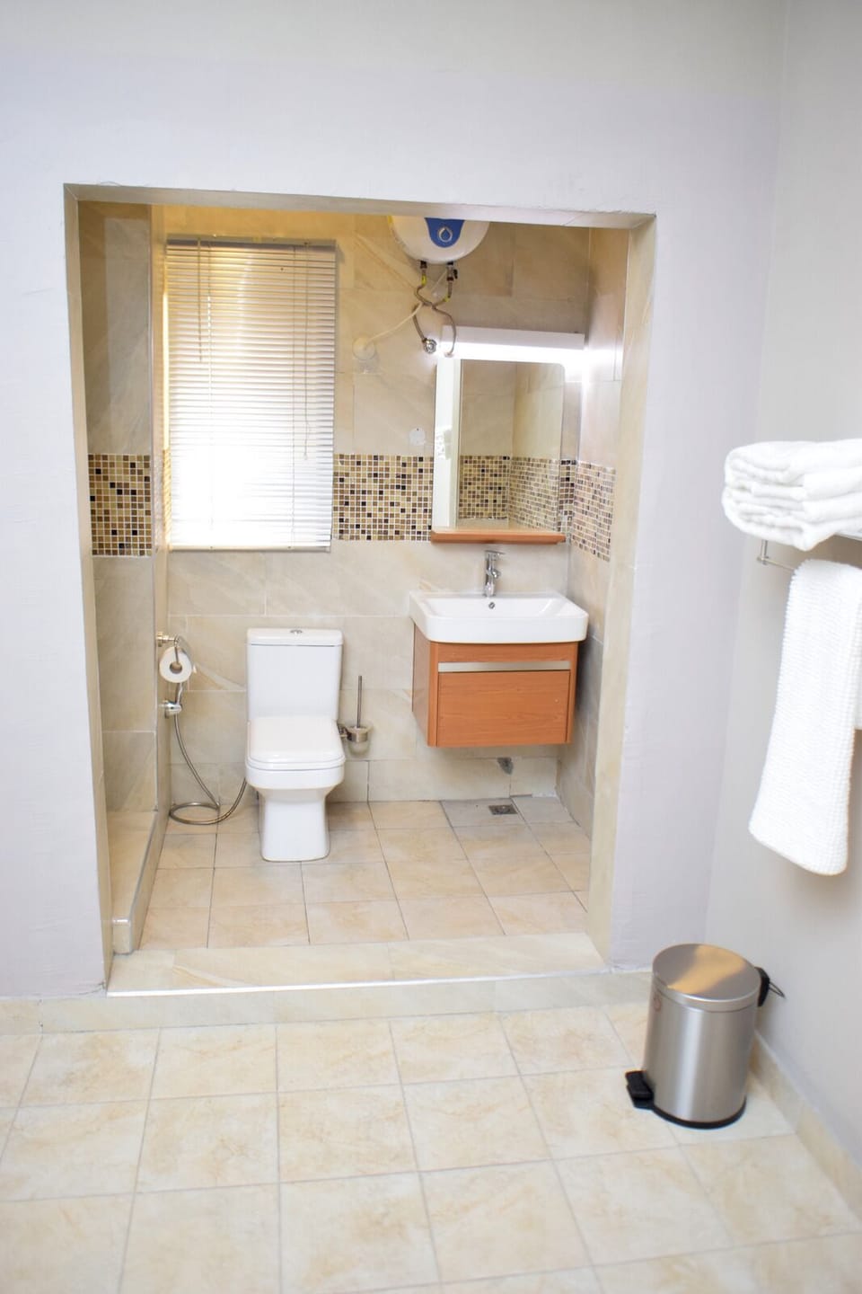 Double Room, Balcony, Garden View | Bathroom | Shower, towels