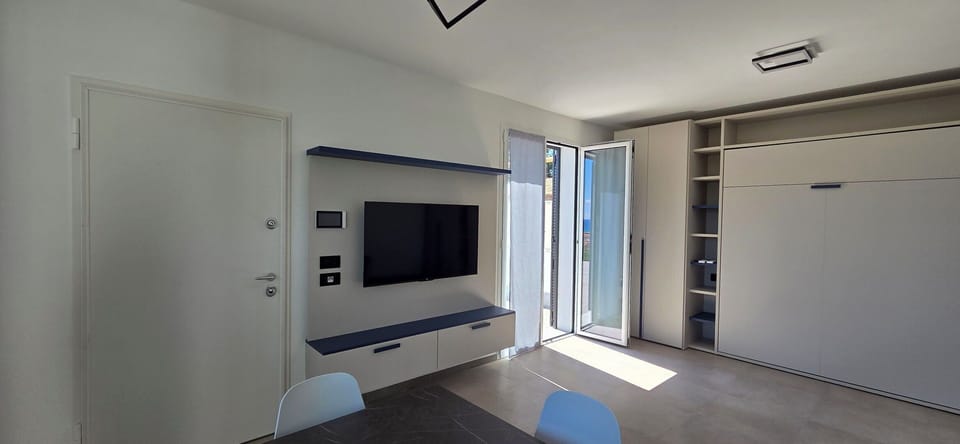 Flooring, Wood, Interior Design, Floor, Apartment, Room, Ceiling, Furniture, Shelving, Cabinetry