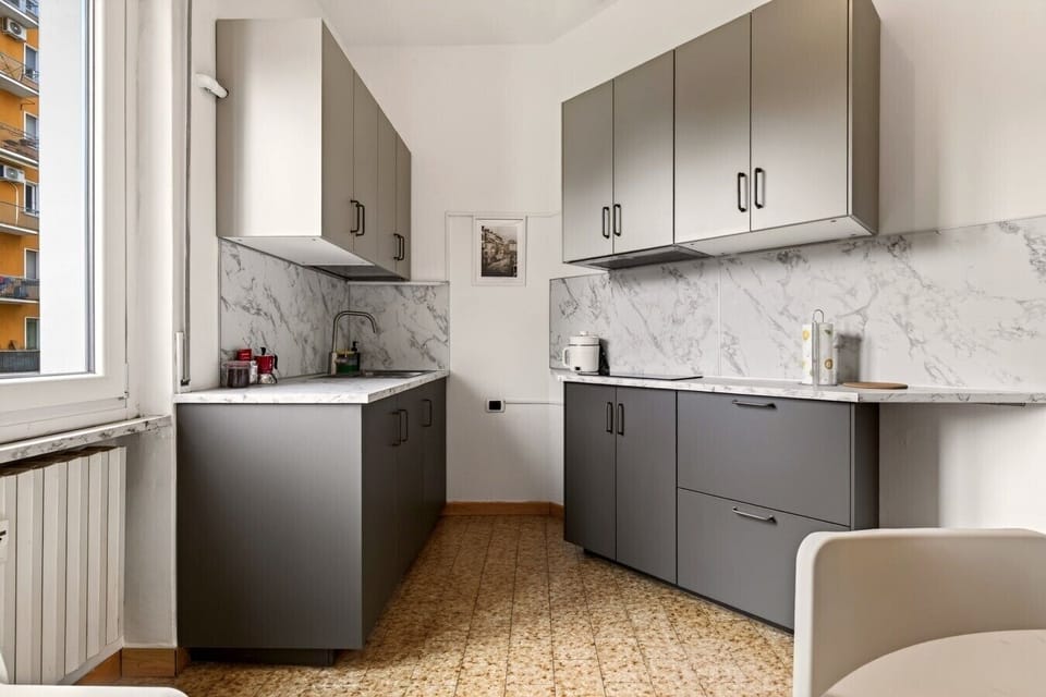 Kitchen, sink area and stoves (electric induction)