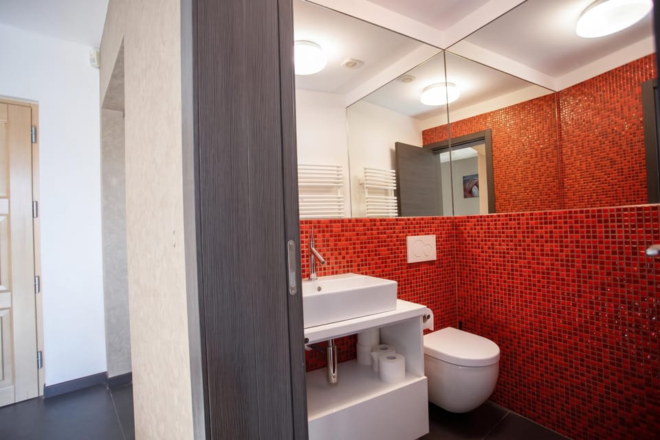 Luxury House, 4 Bedrooms, 2 Bathrooms (Villa Lara With Pool Walk To Sea) | Bathroom